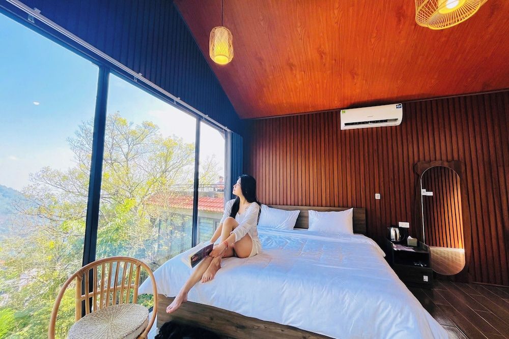 Hola Homestay Junior Bungalow, 1 King Bed, Air conditioning, Mountain View 2