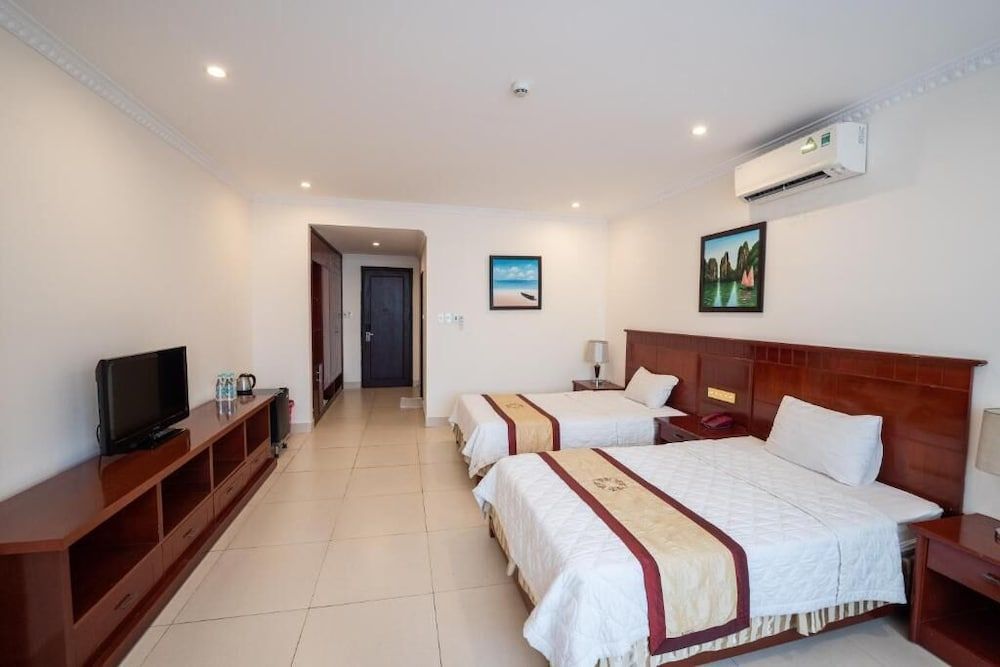 Huong Bien Hotel Standard Double or Twin Room, City View 5