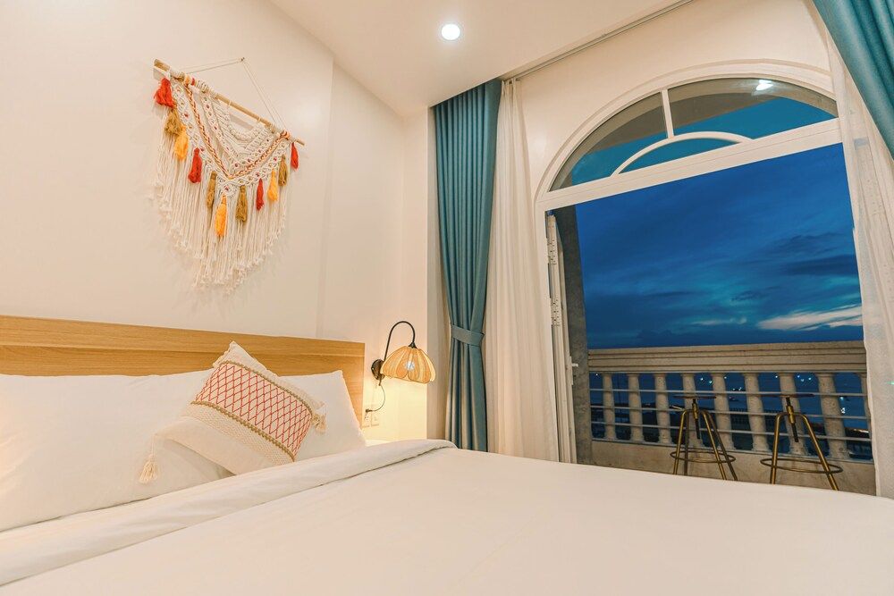 Rosy Hotel Deluxe Double Room, Balcony 12