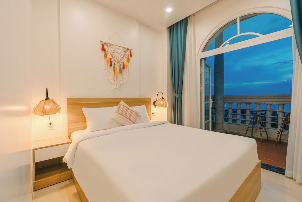 Rosy Hotel Deluxe Double Room, Balcony 14