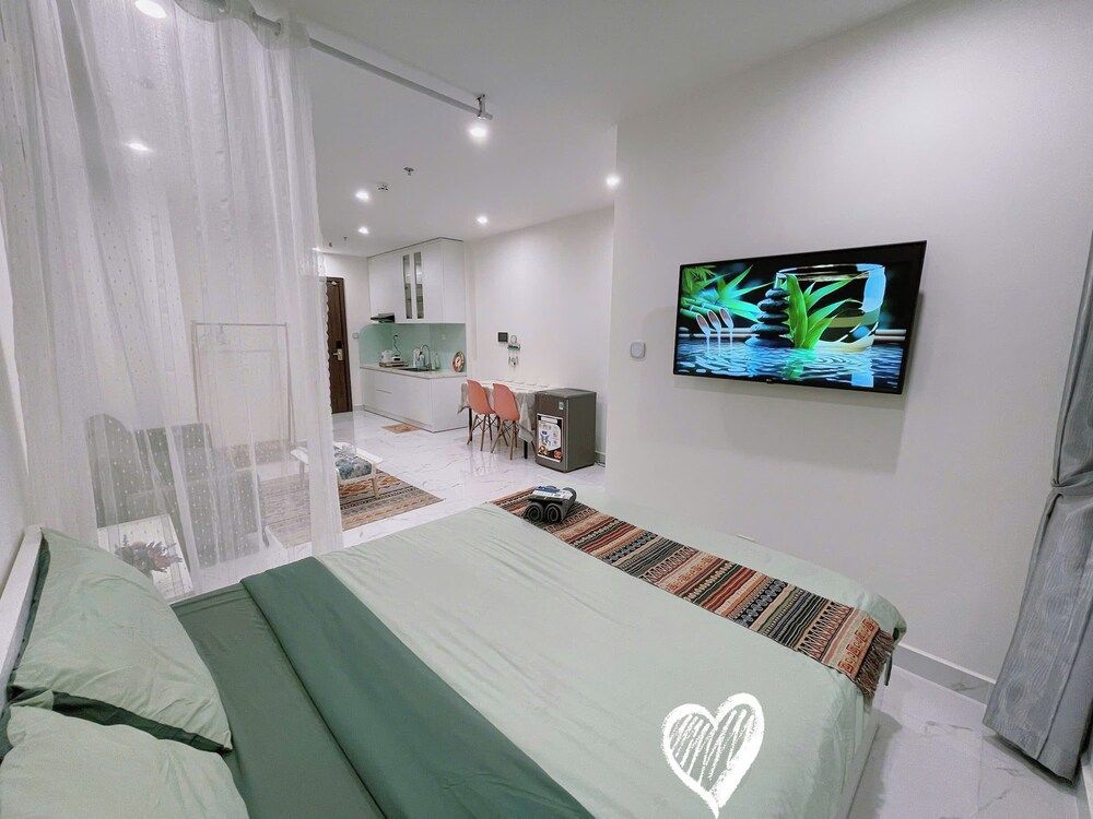 Family Studio, Pool View