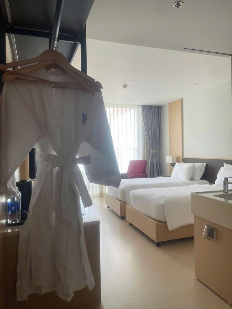 AirPort Cam Ranh Resort Superior Double or Twin Room, Balcony, Partial Ocean View 4