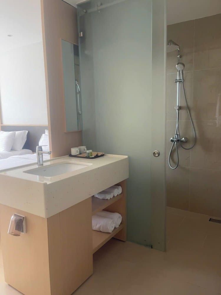 AirPort Cam Ranh Resort Superior Double or Twin Room, Balcony, Partial Ocean View 6