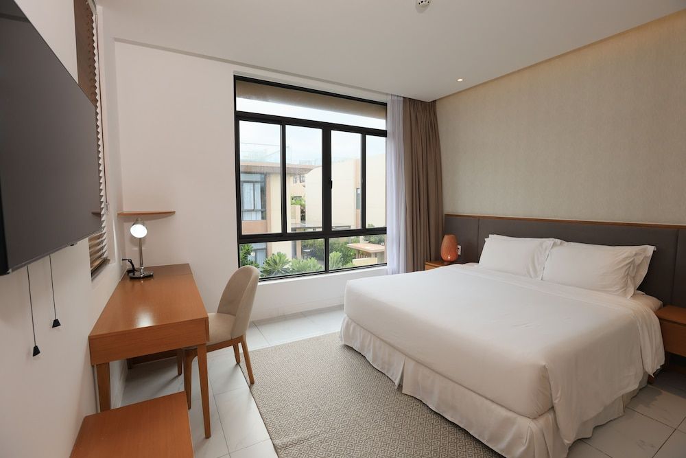 OCEAN BREEZE VILLA CAM RANH Deluxe Villa, Patio, Pool View 3