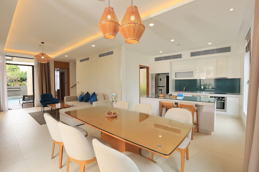 OCEAN BREEZE VILLA CAM RANH