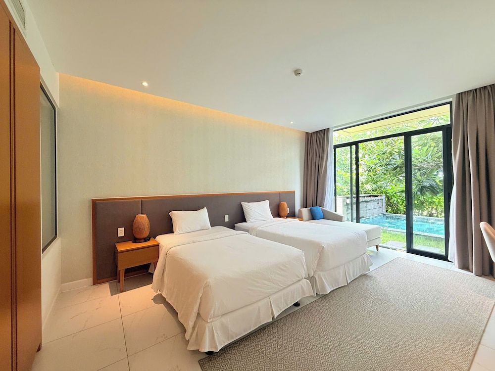 Luxury Villa Beach Front Luxury Villa, 3 Bedrooms, Private Pool, Sea Facing 6