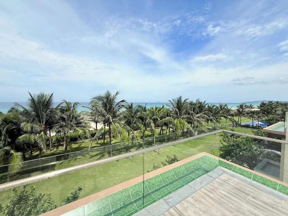 Luxury Villa Beach Front Luxury Villa, 3 Bedrooms, Private Pool, Sea Facing 25