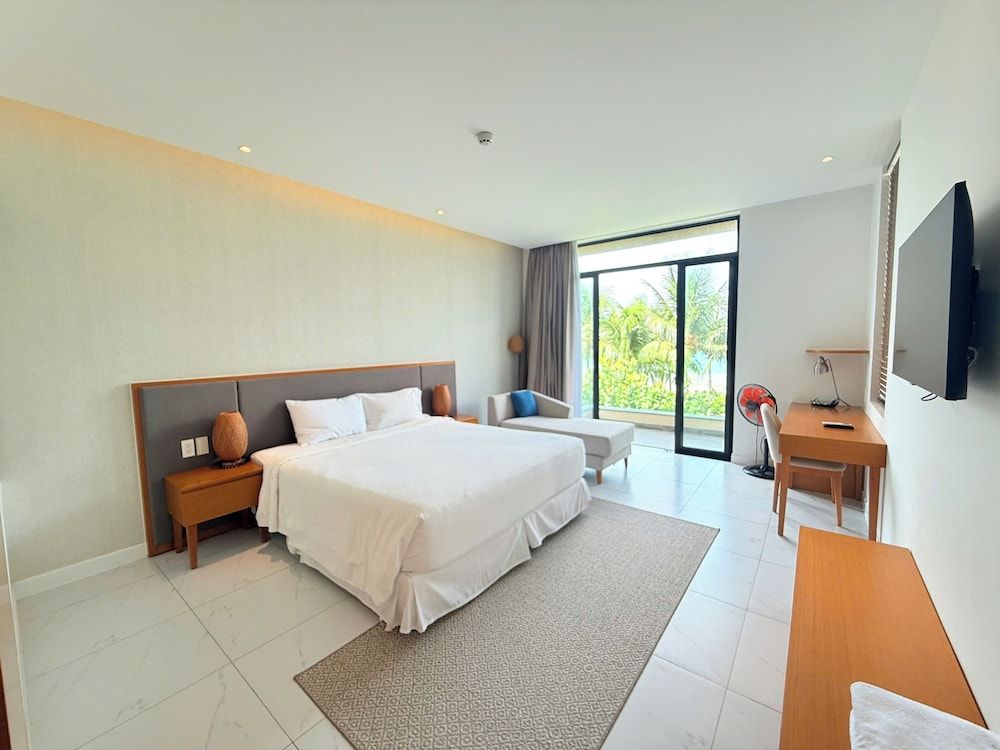 Luxury Villa Beach Front Luxury Villa, 3 Bedrooms, Private Pool, Sea Facing 4