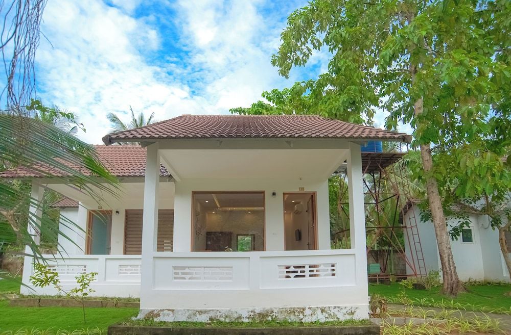 Flower Stream Family Bungalow (Triple)