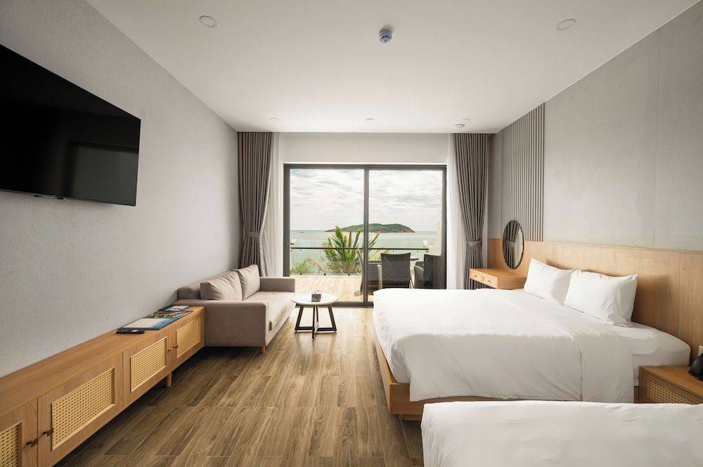 Premier Room, 2 Queen Beds, Beach View