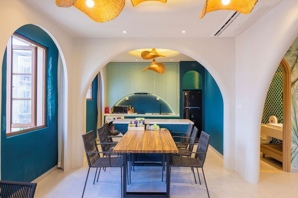 Lotus Home Cafe – Budget Design Studio Suite, Beach View