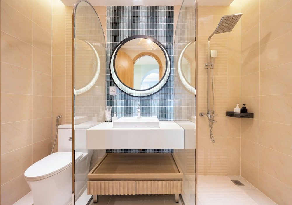 Lotus Home Cafe – Budget Design Double Room, 1 King Bed, City View 9