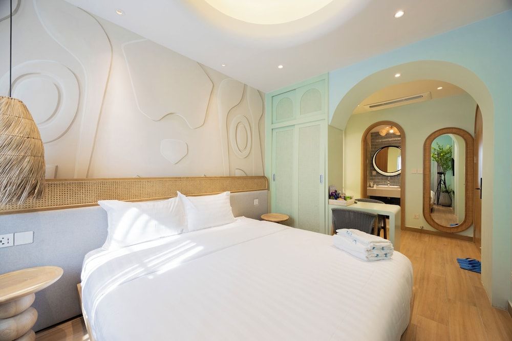 Lotus Home Cafe – Budget Design Double Room, 1 King Bed, City View 6