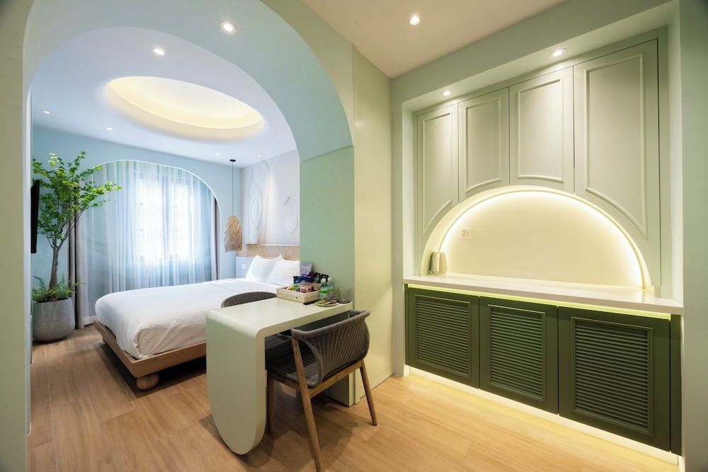 Lotus Home Cafe – Budget Design Double Room, 1 King Bed, City View 11