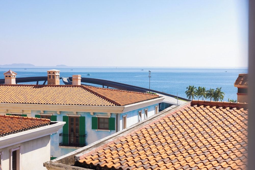 Lotus Home Cafe – Budget Design Studio Suite, Beach View 15