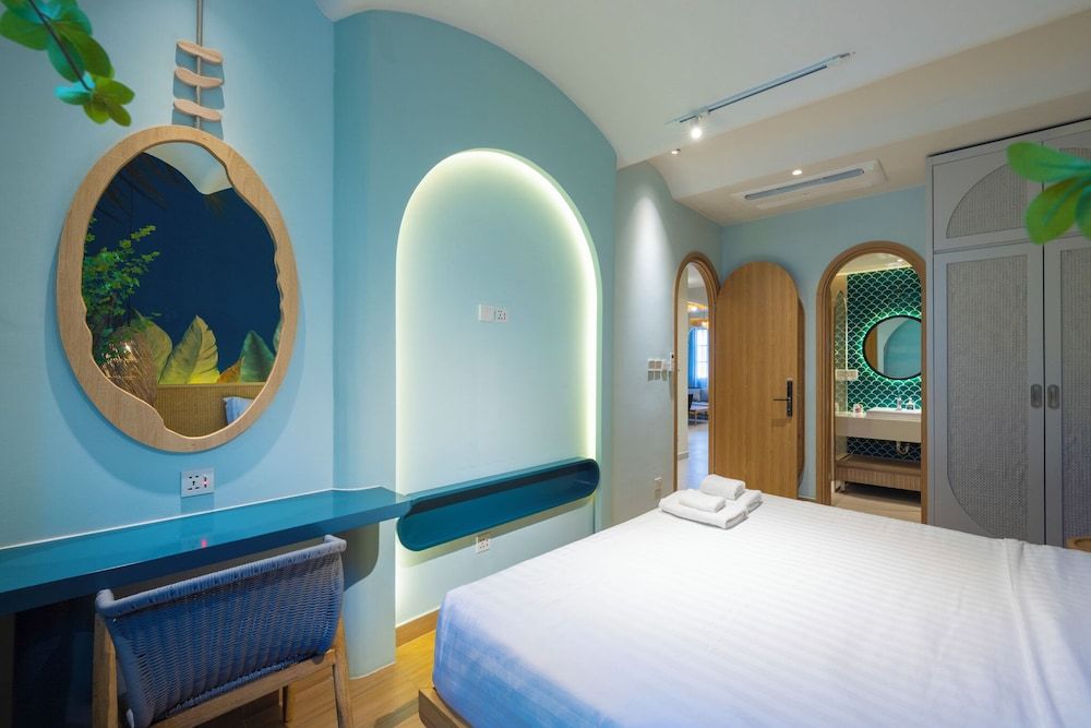 Lotus Home Cafe – Budget Design Studio Suite, Beach View 3