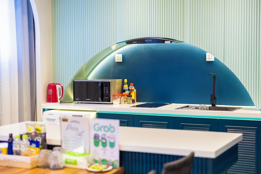 Lotus Home Cafe – Budget Design Studio Suite, Beach View 27