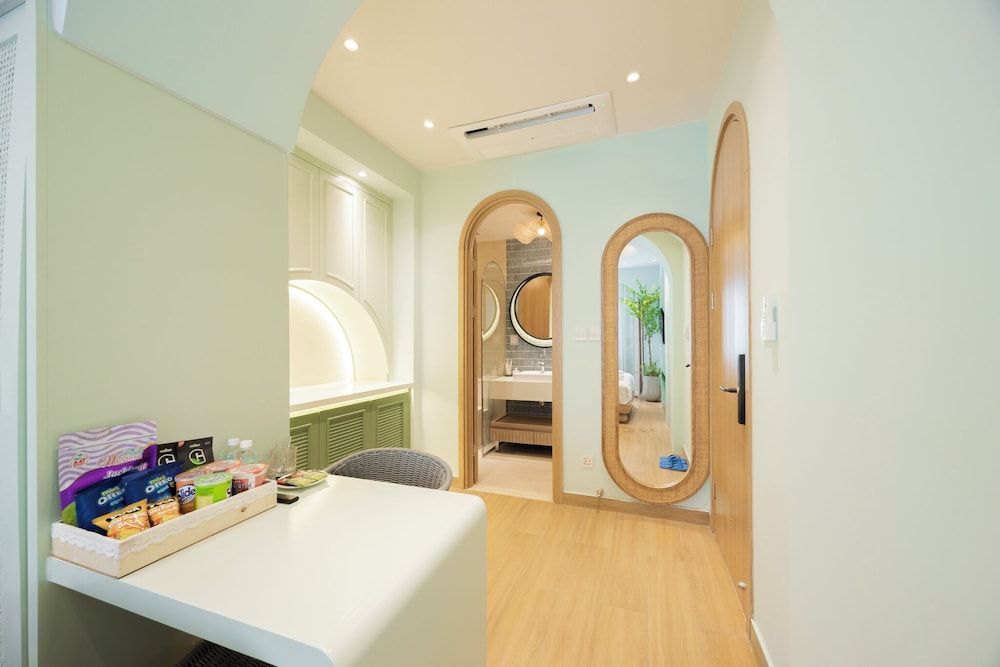 Lotus Home Cafe – Budget Design Double Room, 1 King Bed, City View 4