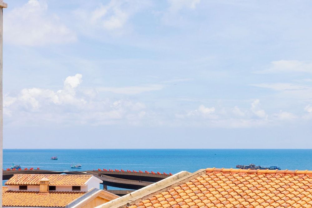 Lotus Home Cafe – Budget Design Studio Suite, Beach View 11