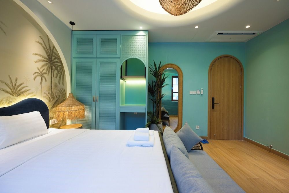 Lotus Home Cafe – Budget Design Studio Suite, Beach View 10