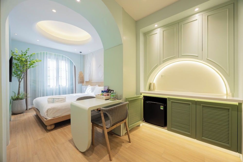 Lotus Home Cafe – Budget Design Double Room, 1 King Bed, City View 7