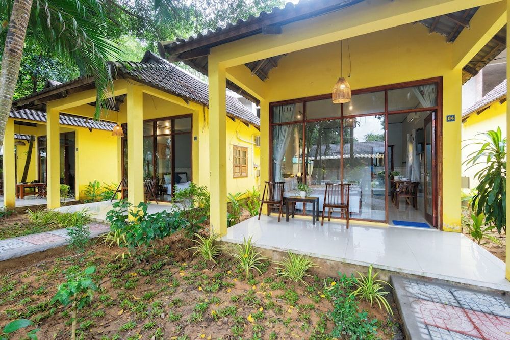 Green Bungalow Garden Resort Triple Room, Garden View 14