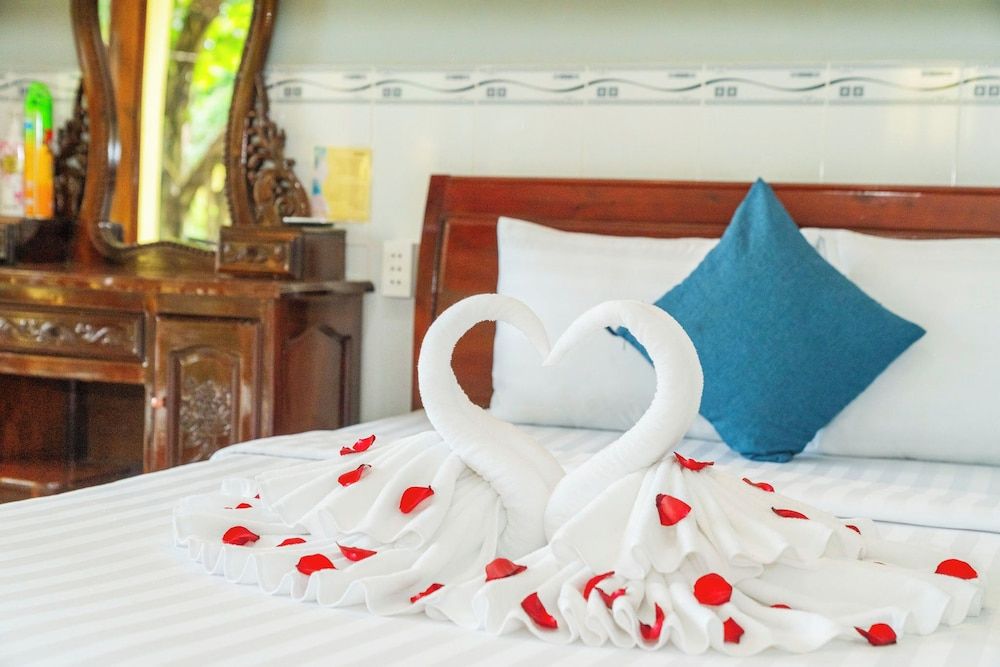 Green Bungalow Garden Resort Bungalow, Pool View 4