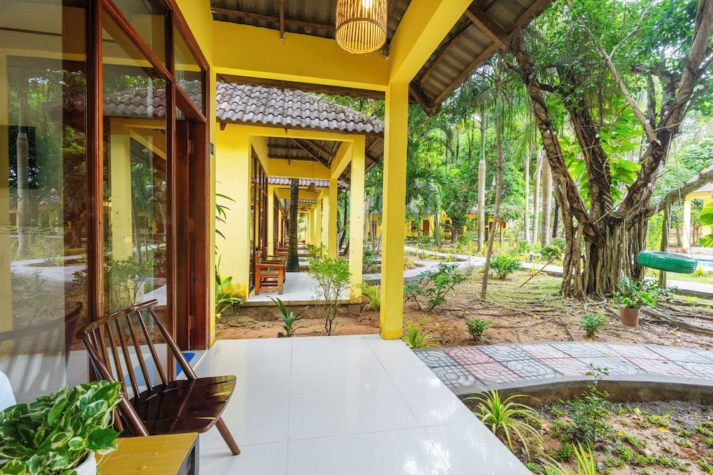 Green Bungalow Garden Resort Triple Room, Garden View 17