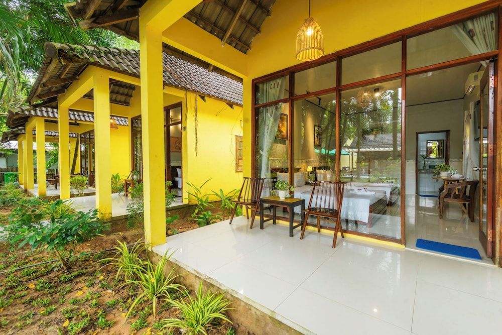 Green Bungalow Garden Resort Triple Room, Garden View 13