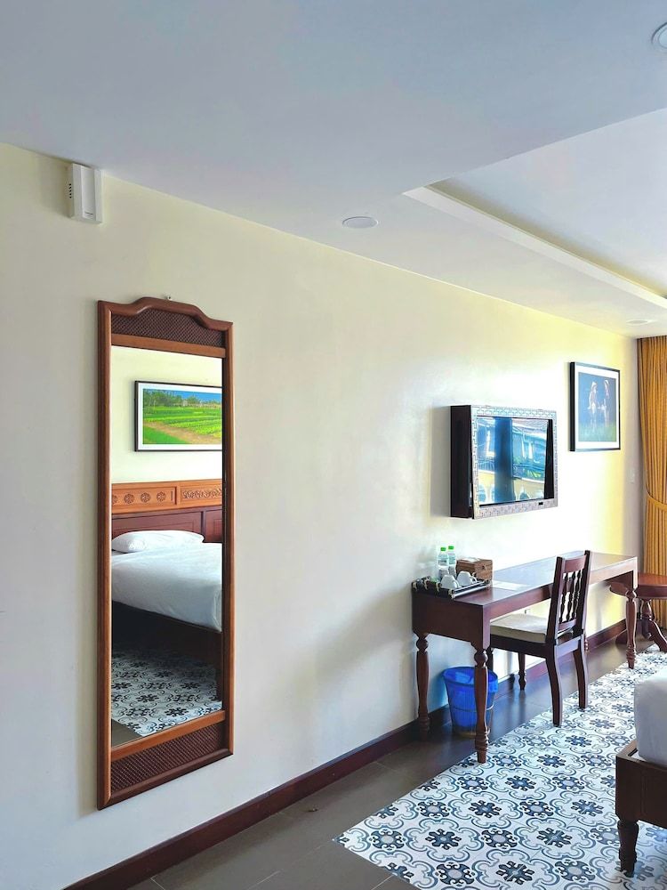 Virgo Villa Que Hoi An Deluxe Double Room with River View 3