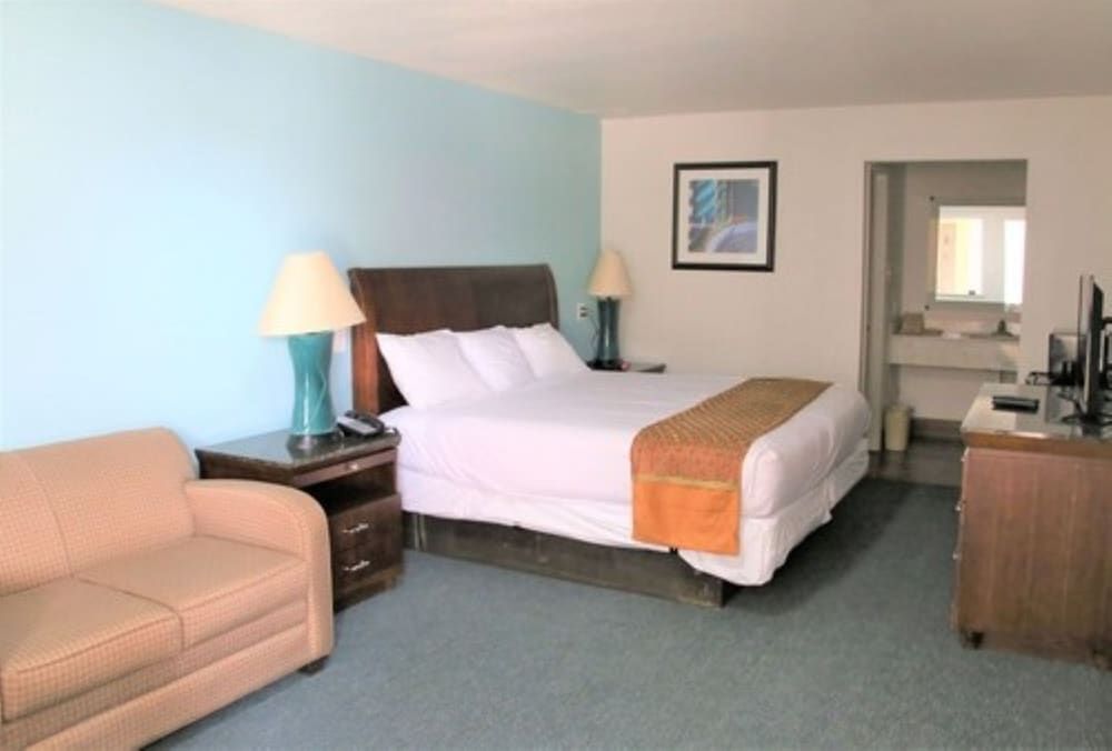 Hotel O Executive Inn & Suites Cuero Hwy 87 Room, 1 King Bed, Non Smoking 3