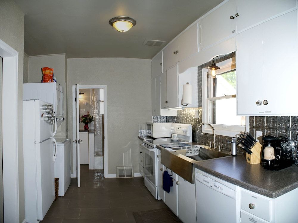 My Home Is Your Home 2 Bedroom Home House, 2 Bedrooms 8