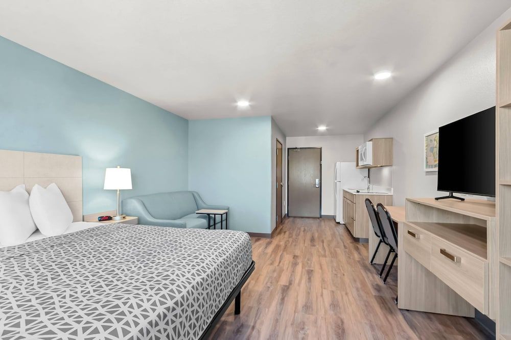 Suite, 1 King Bed, Non Smoking