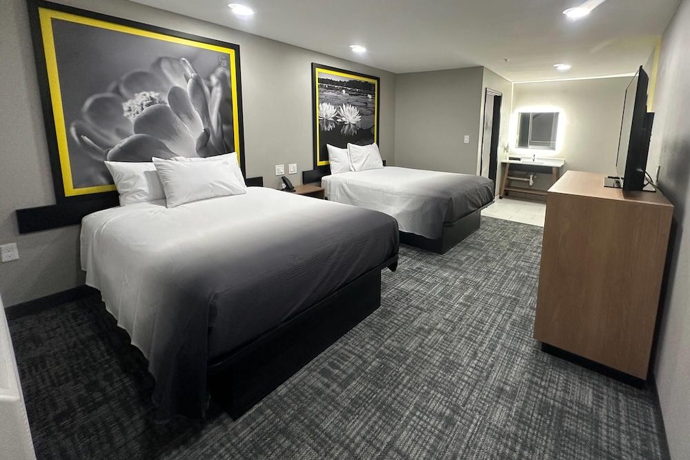 Room, 2 Queen Beds, Non Smoking