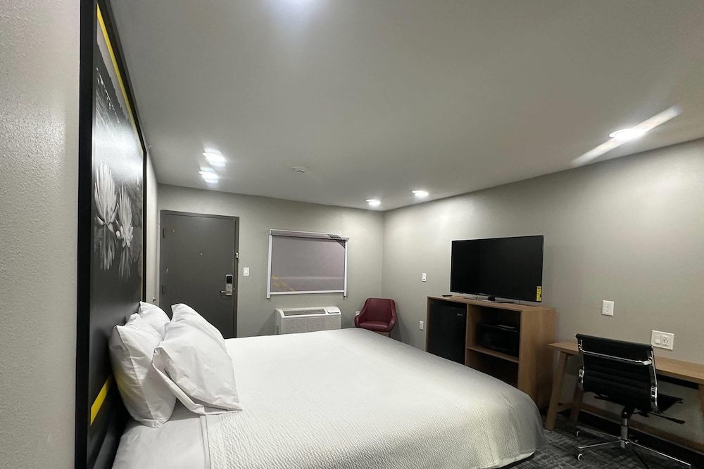 Room, 1 King Bed, Non Smoking