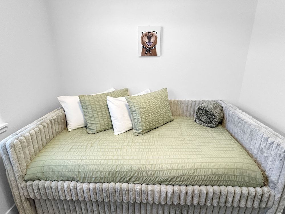 Bark And Bike Abode 3 Bedroom Home House, 3 Bedrooms 8