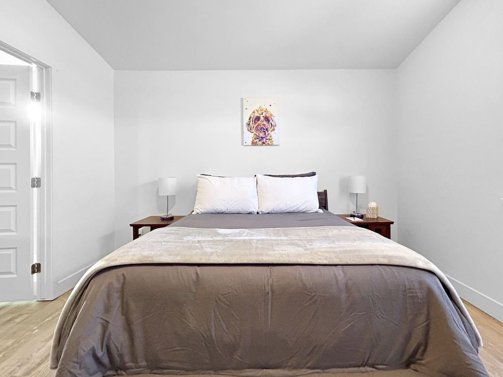 Bark And Bike Abode 3 Bedroom Home House, 3 Bedrooms 5