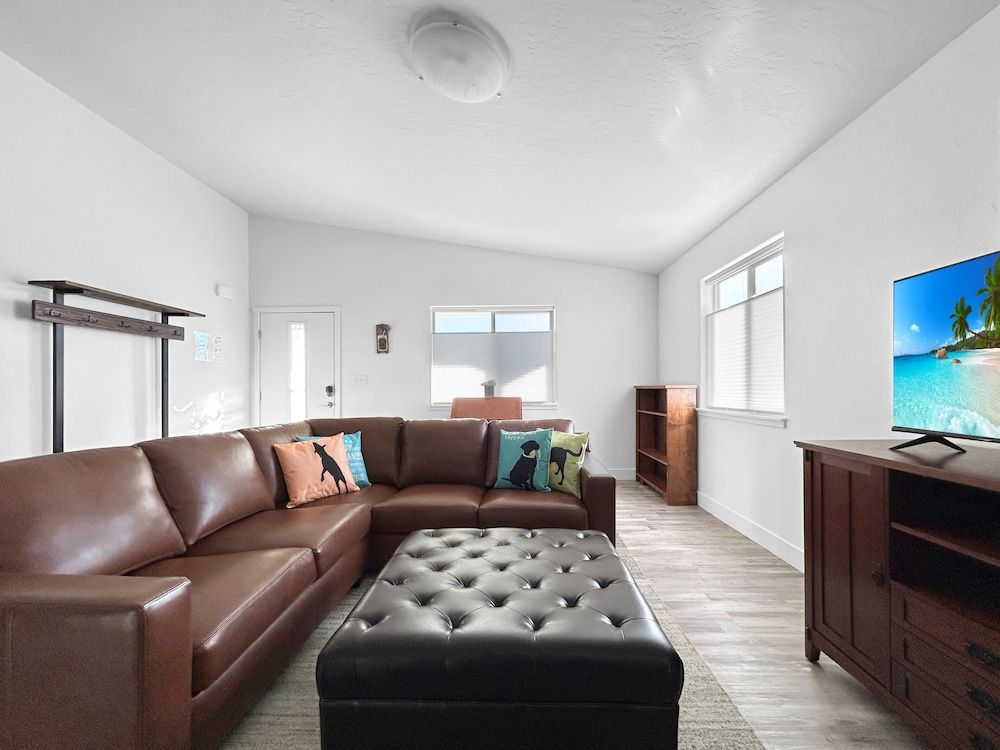 Bark And Bike Abode 3 Bedroom Home House, 3 Bedrooms 12