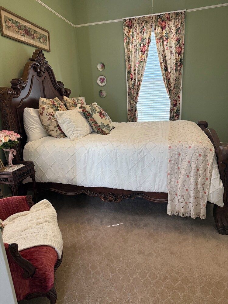 The Judge's Chambers Signature Room