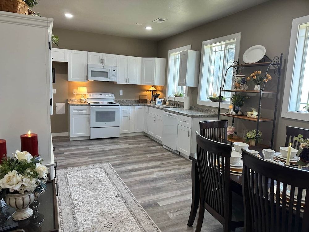 The Judge's Chambers Bungalow 4