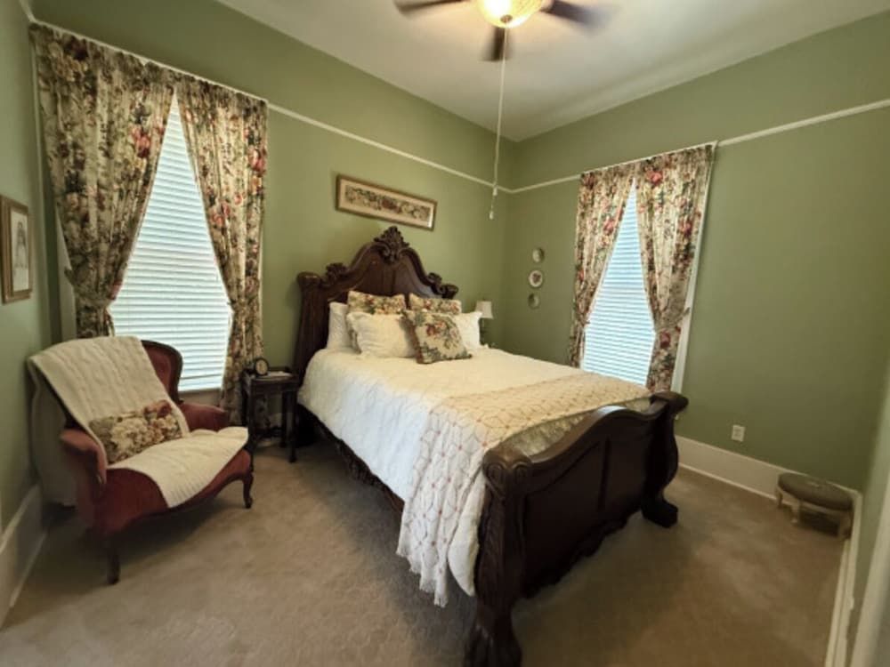 The Judge's Chambers Signature Room 4