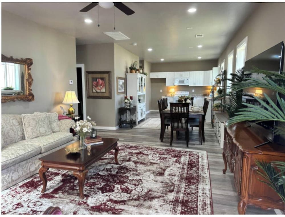 The Judge's Chambers Bungalow 7