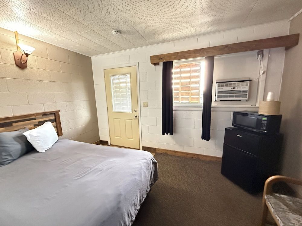 Hotel O Bel Aire Chamberlain SD I 90 Room, Non Smoking (2 Full Beds) 6