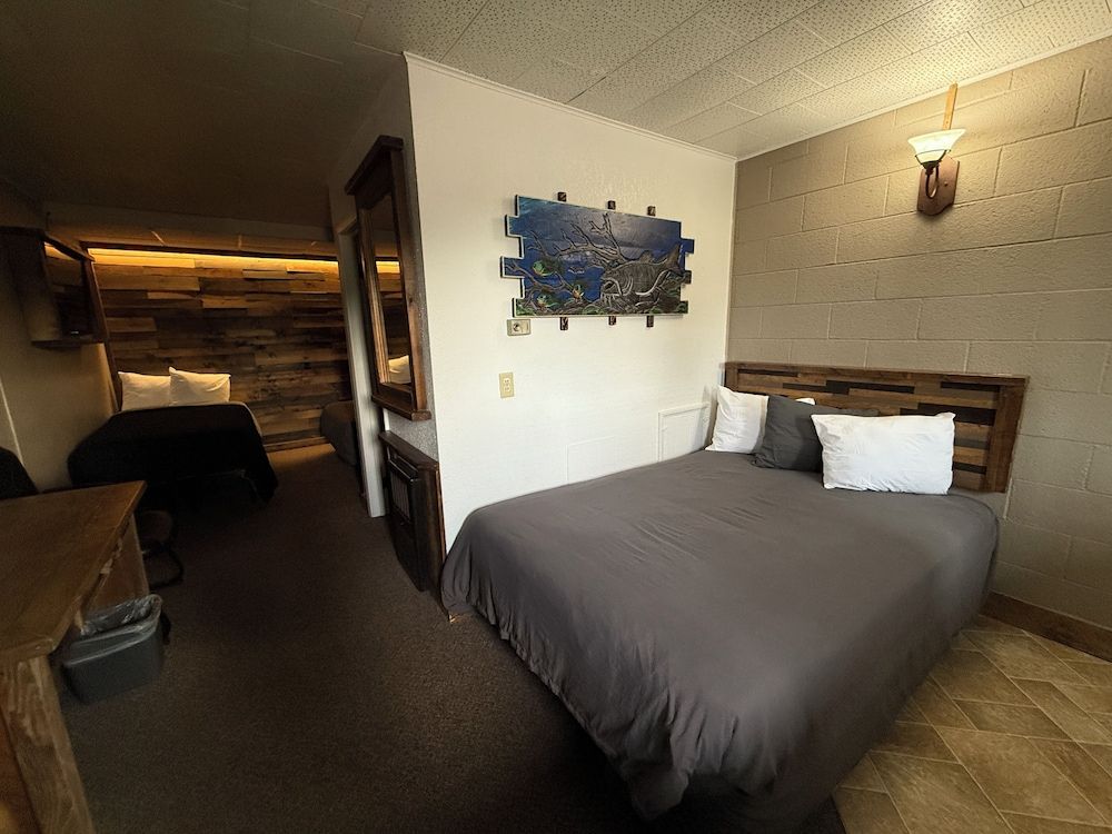 Hotel O Bel Aire Chamberlain SD I 90 Room, Non Smoking (2 Full Beds) 4