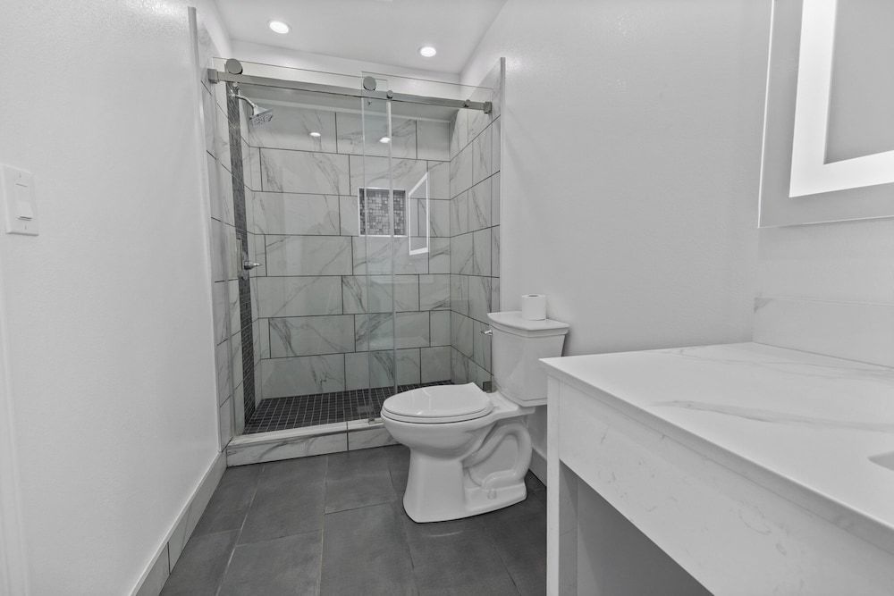 Downey Inn Double Room 8