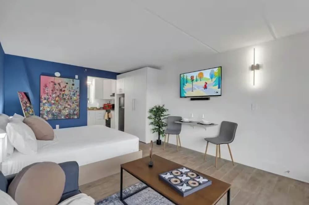 The Irlo Classic Studio, 1 King Bed with Sofa bed, Kitchen 6