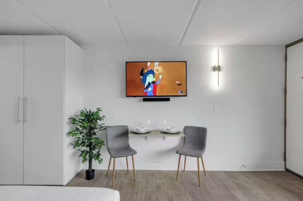 The Irlo Classic Studio, 1 King Bed with Sofa bed, Kitchen 5