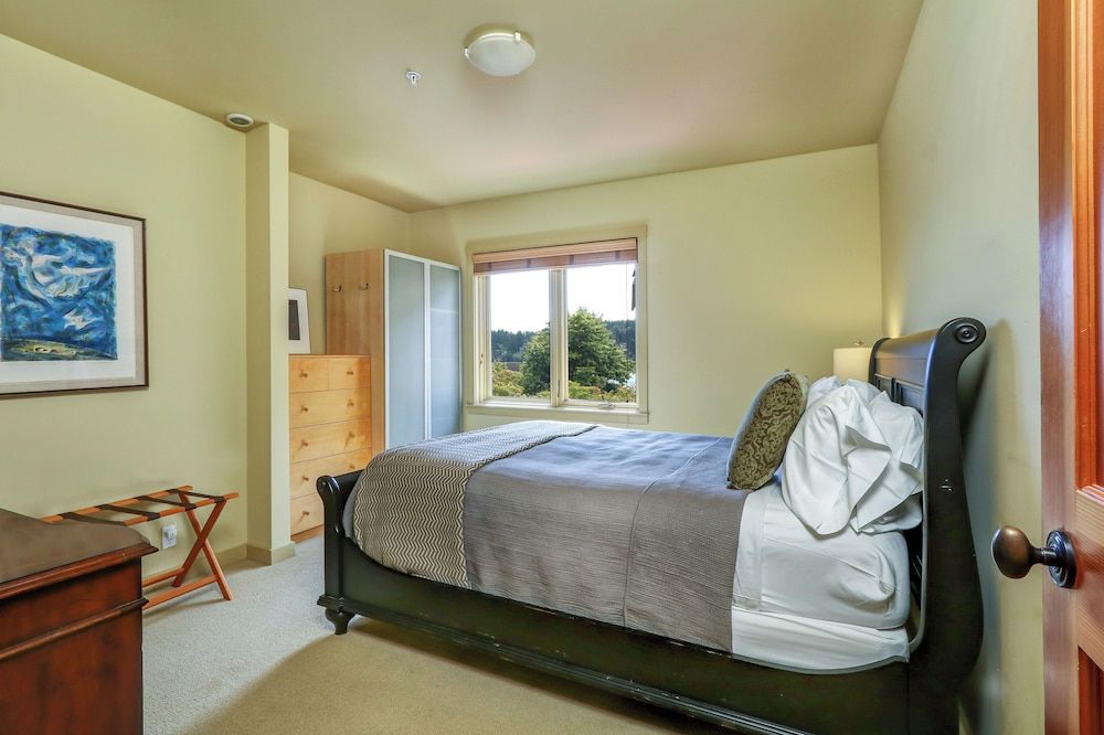 The Eagle Harbor Inn Superior Townhome, Marina View 5