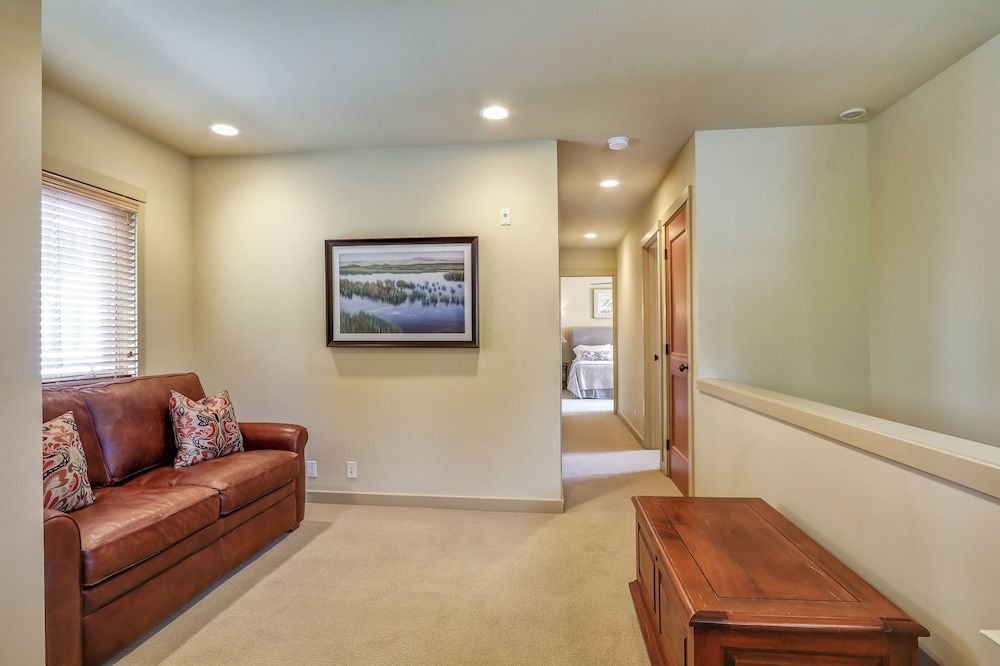 The Eagle Harbor Inn Superior Townhome, Marina View 3