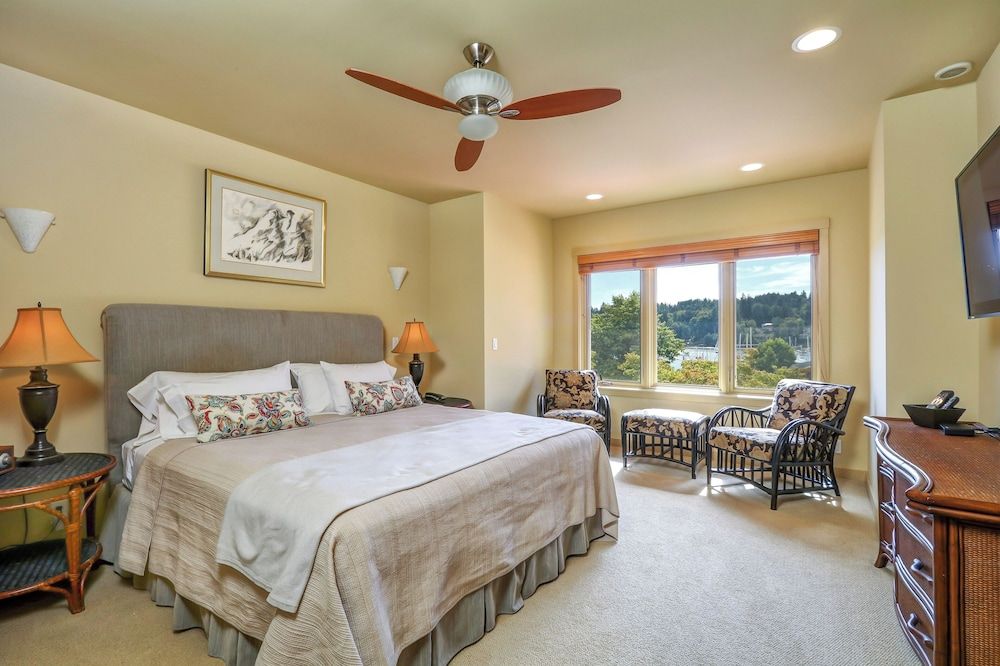The Eagle Harbor Inn Superior Townhome, Marina View 2
